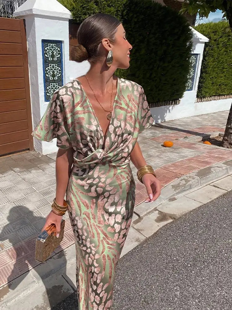 Damenkleid von Uretta mit V-Ausschnitt