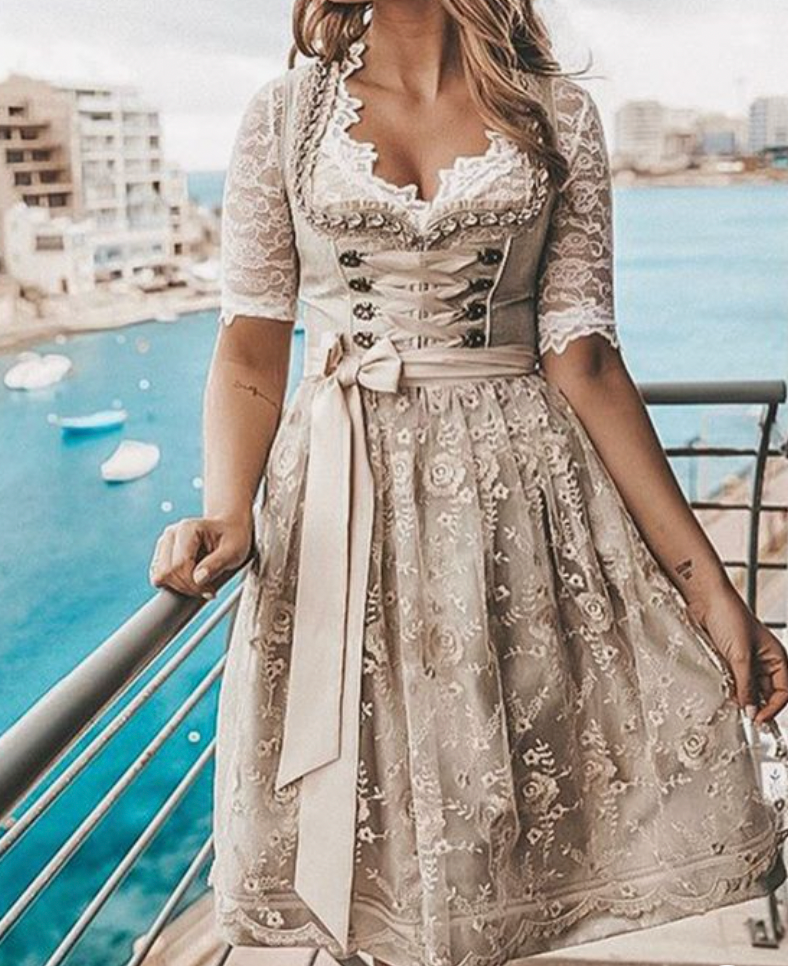Einzigartiges Damen-Dirndl von Elarova mit Schürze und Bluse