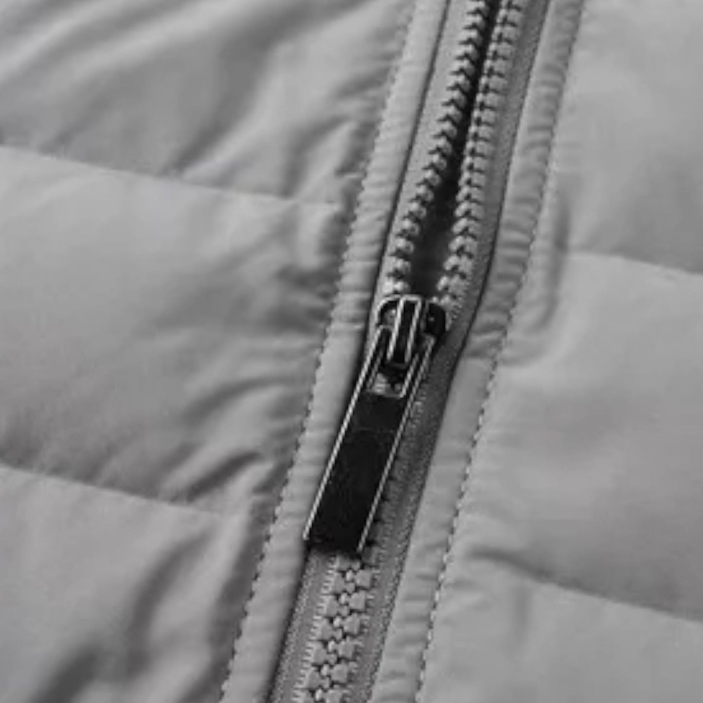 Elarova | Daunenjacke mit Kapuze für Herren – gespleißter Steppstil