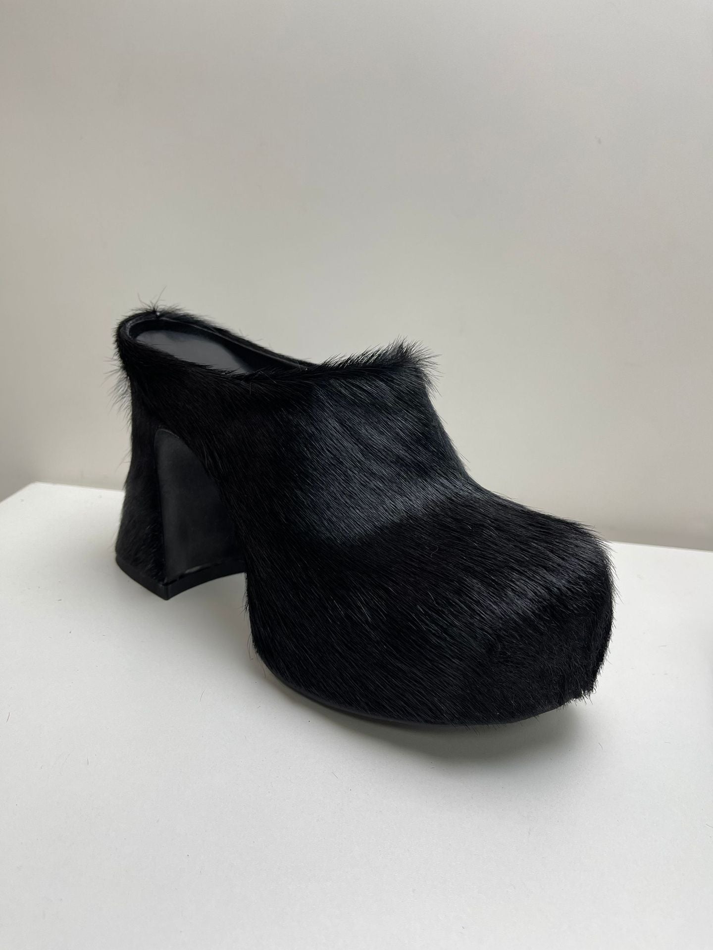 Elarova | Geschlossene Zehe Rosshaar Chunky Heel Wasserdichte Plattform Slipper