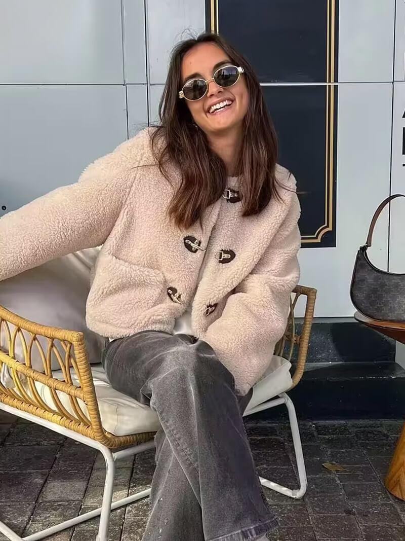 Elarova | Kunstpelz-Teddyjacke mit Knebelverschluss für Damen