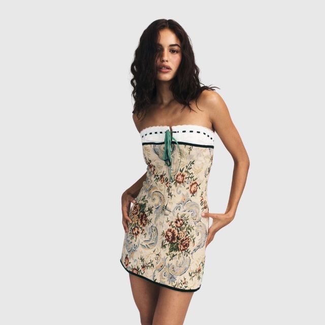 Kurzes, trägerloses Kleid im Vintage-Tapisserie-Stil