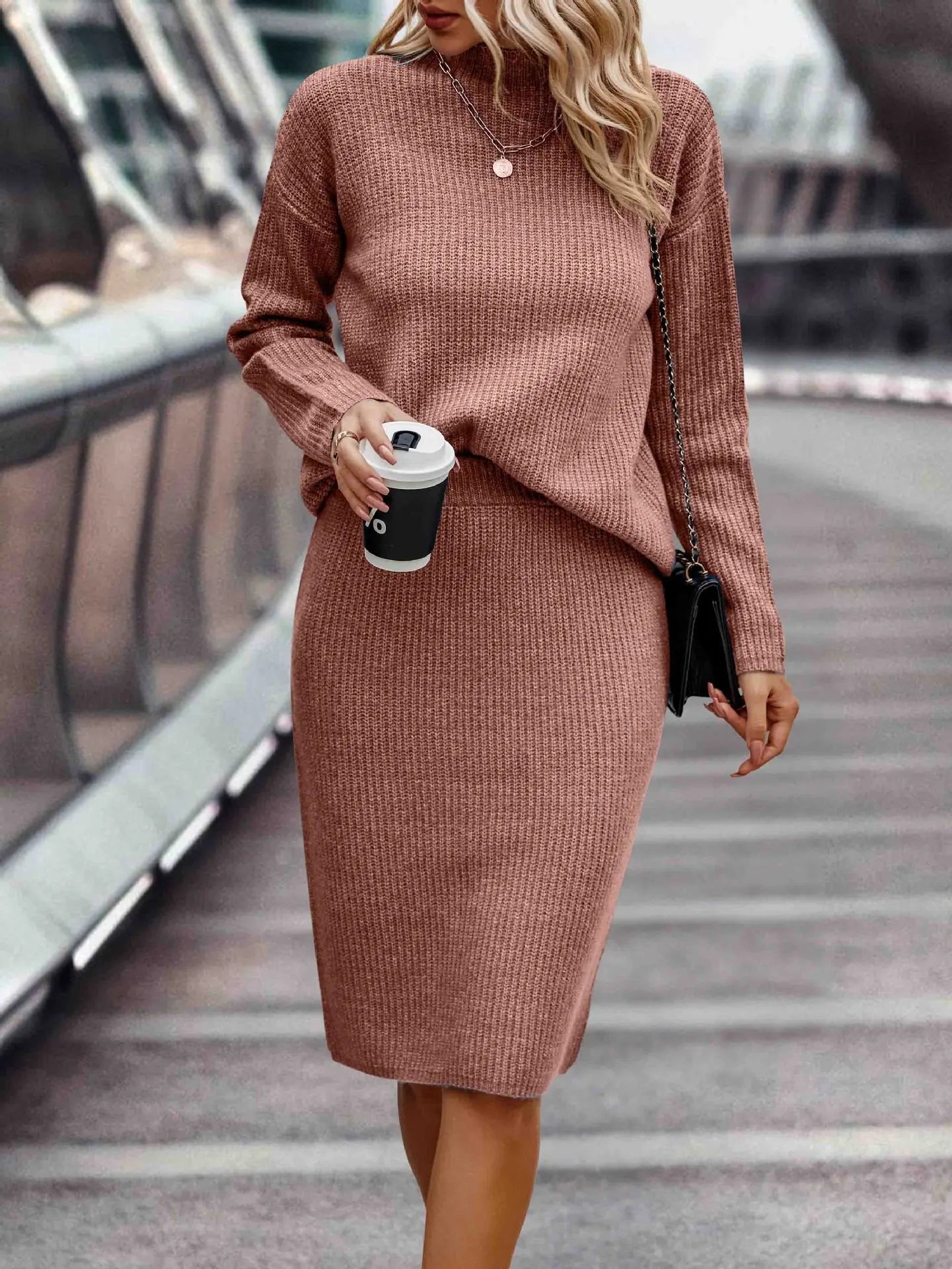 Amoura - Elegantes Pullover-Rock-Set für kühle Tage