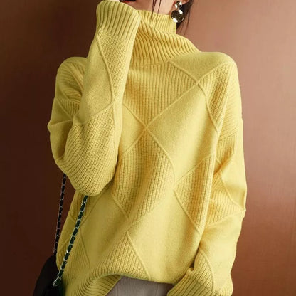 Bequemer, locker sitzender Rollkragenpullover