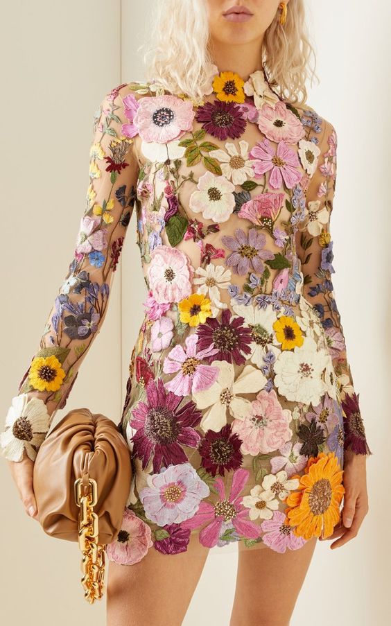Blumenkleid Birgit: dreidimensionales Design für festliche Events