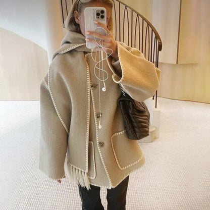 Brynora: Elegante Winterjacke mit integriertem Schal