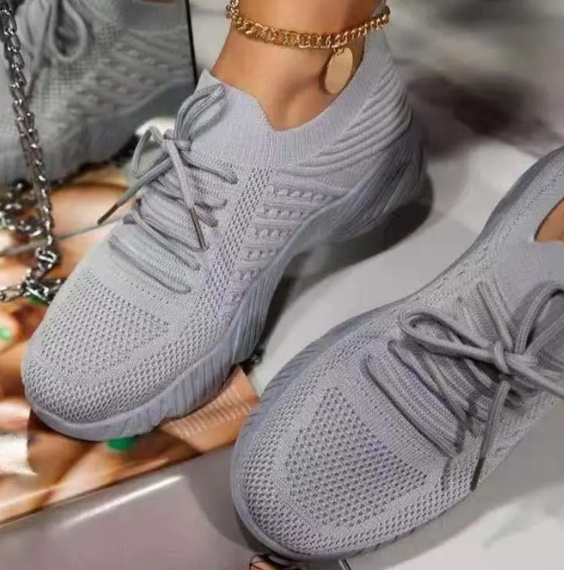 Damen-Sneaker von Oska mit orthopädischem Mesh-Obermaterial