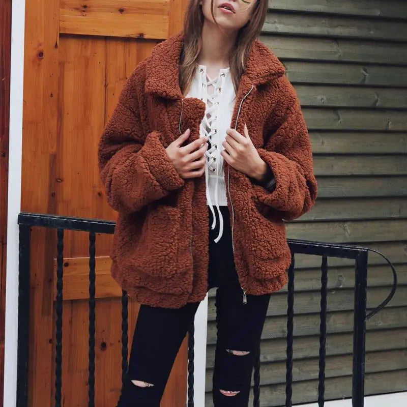 Damen Teddymantel aus Kunstfell – elegant und warm von Lunetra