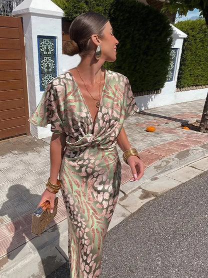 Damenkleid von Uretta mit V-Ausschnitt