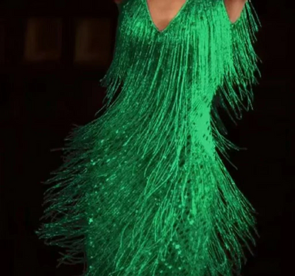 Dazzling Diva Kleid mit Pailletten und Quasten