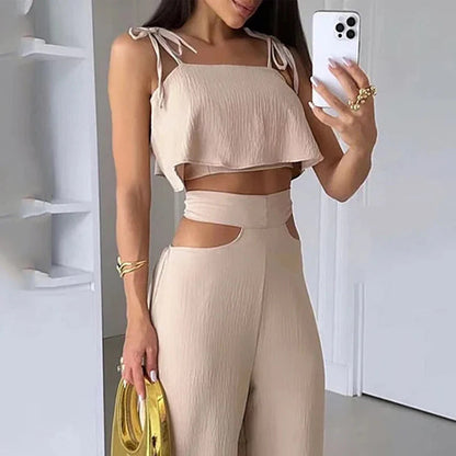 Edles Damen-Outfit mit Aussparung von Elarova