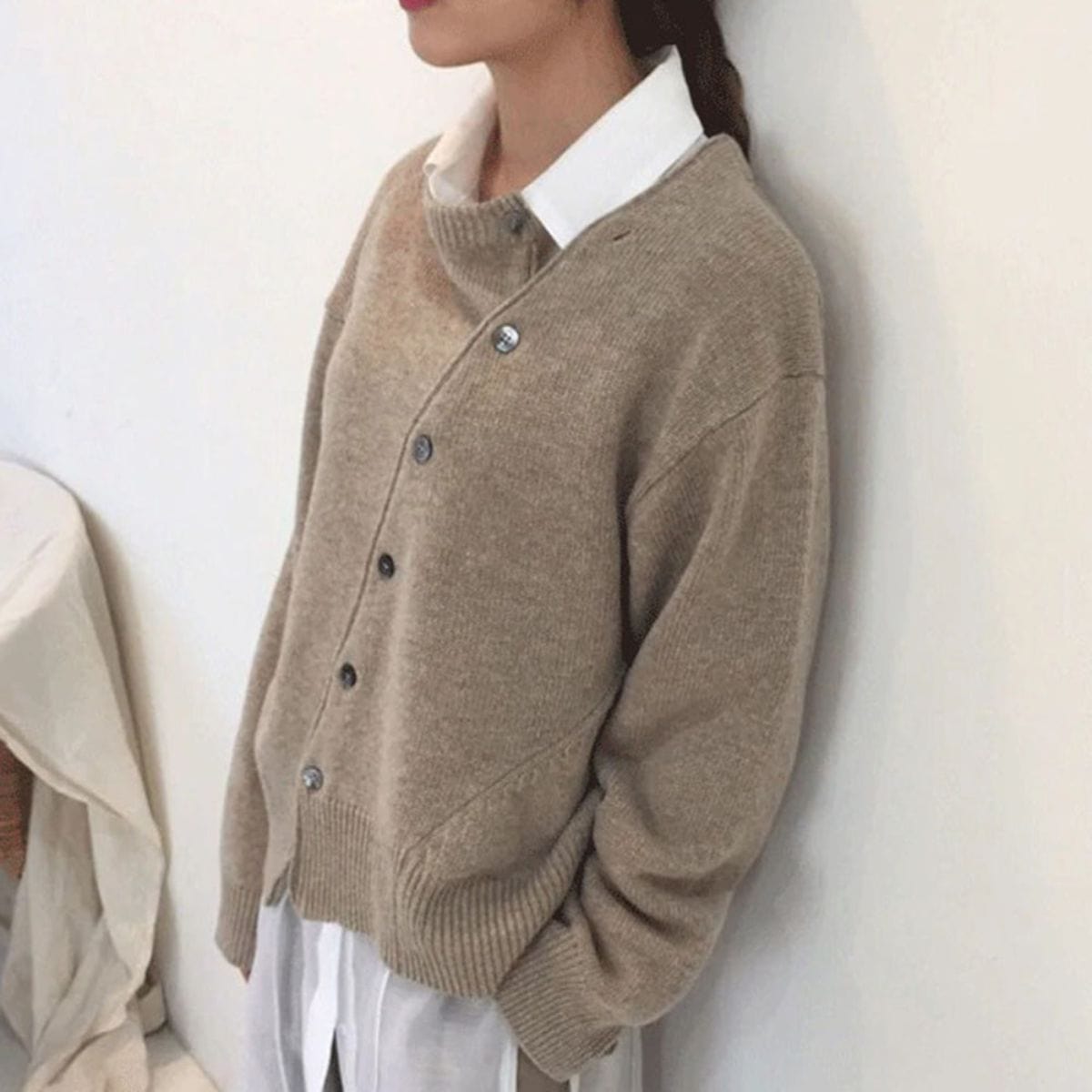 Elarova | Asymmetrische Strickjacke mit Knöpfen für Damen