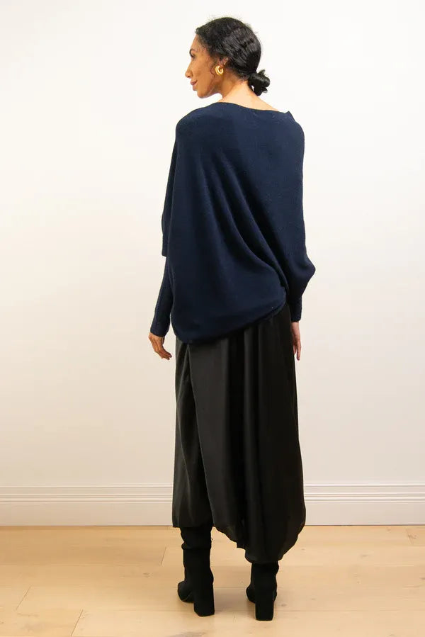 Elarova | Asymmetrischer Damenpullover mit eleganter Drapierung