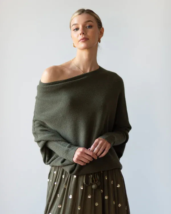 Elarova | Asymmetrischer Damenpullover mit eleganter Drapierung