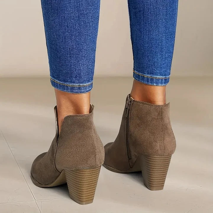 Elarova | Bequeme und modische orthopädische Schuhe.