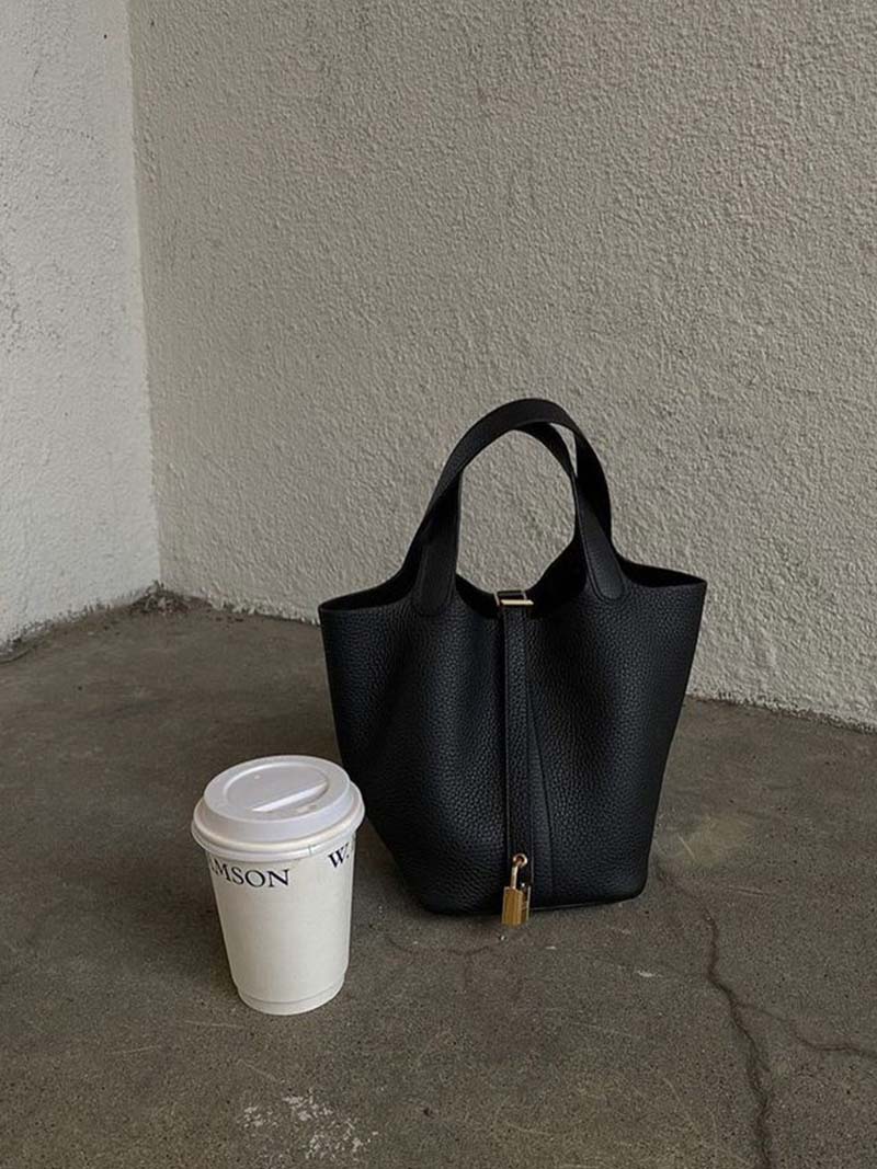 Elarova | Bucket Bag Aus Veganem Leder Mit Eleganten Details