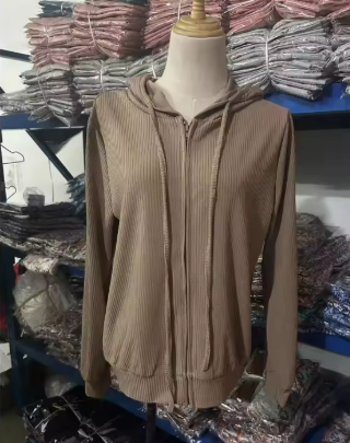 Elarova | Damen Kapuzenpullover mit strukturierter Rippoptik und praktischen Knöpfen