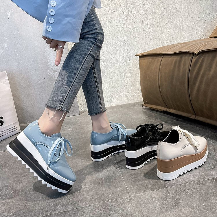 Elarova | Damen Modische PlateauSneaker mit schickem Glanz und komfortabler Sohlenkonstruktion