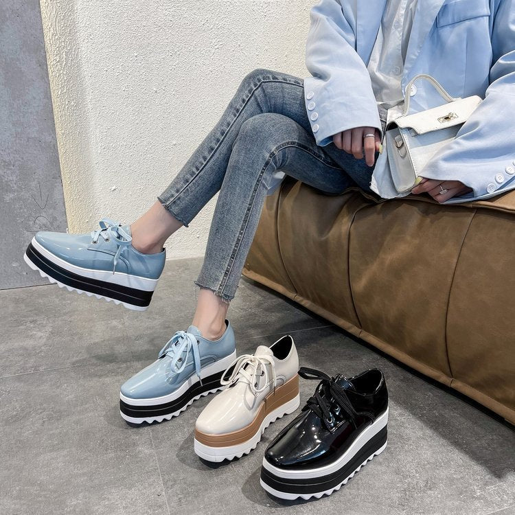 Elarova | Damen Modische PlateauSneaker mit schickem Glanz und komfortabler Sohlenkonstruktion