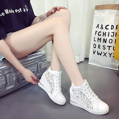 Elarova | Damen WedgeSneaker mit modischem SpitzenDetail und lässigem MetallicFinish