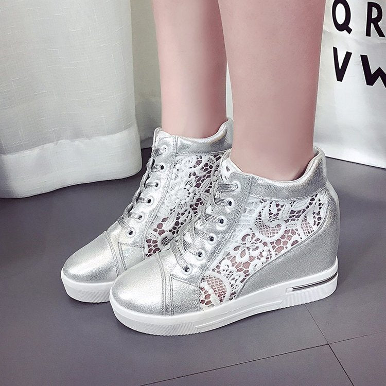 Elarova | Damen WedgeSneaker mit modischem SpitzenDetail und lässigem MetallicFinish