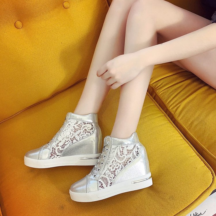 Elarova | Damen WedgeSneaker mit modischem SpitzenDetail und lässigem MetallicFinish