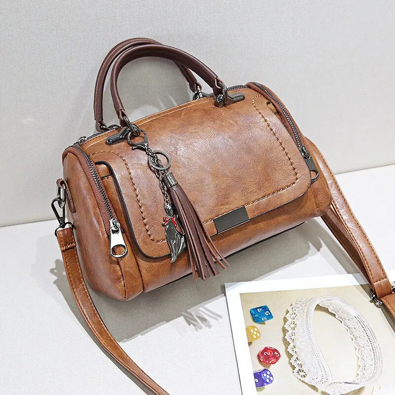 Elarova | DamenSchultertasche mit QuastenDekor: großes Fassungsvermögen, modisches Design