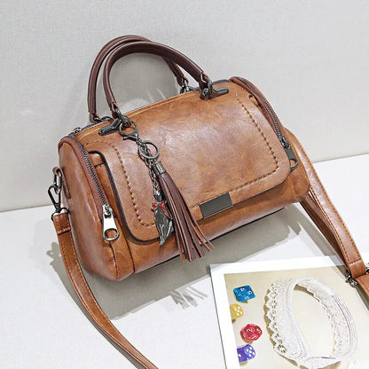 Elarova | DamenSchultertasche mit QuastenDekor: großes Fassungsvermögen, modisches Design