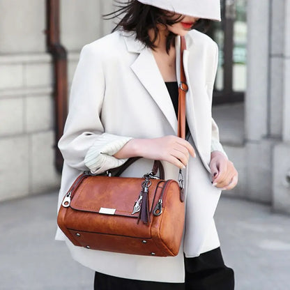 Elarova | DamenSchultertasche mit QuastenDekor: großes Fassungsvermögen, modisches Design