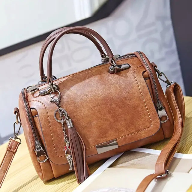 Elarova | DamenSchultertasche mit QuastenDekor: großes Fassungsvermögen, modisches Design