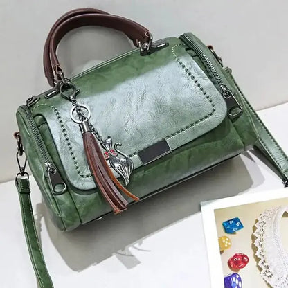 Elarova | DamenSchultertasche mit QuastenDekor: großes Fassungsvermögen, modisches Design