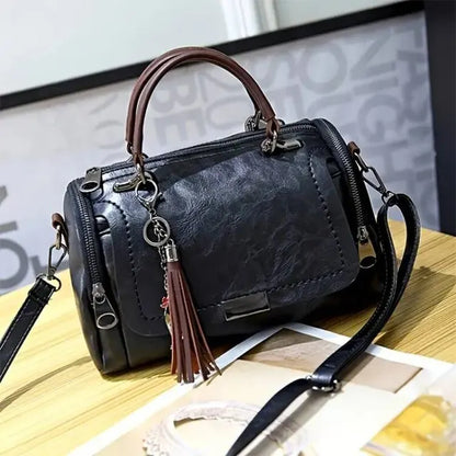 Elarova | DamenSchultertasche mit QuastenDekor: großes Fassungsvermögen, modisches Design