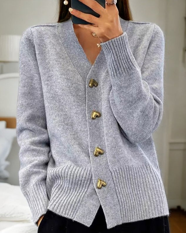 Elarova | Elegante Strickpullover mit Herzknöpfen