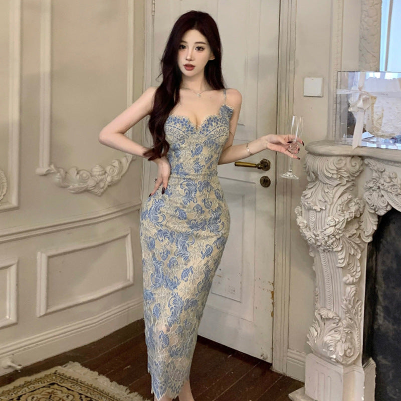 Elarova: Elegantes Trägerkleid mit V-Ausschnitt