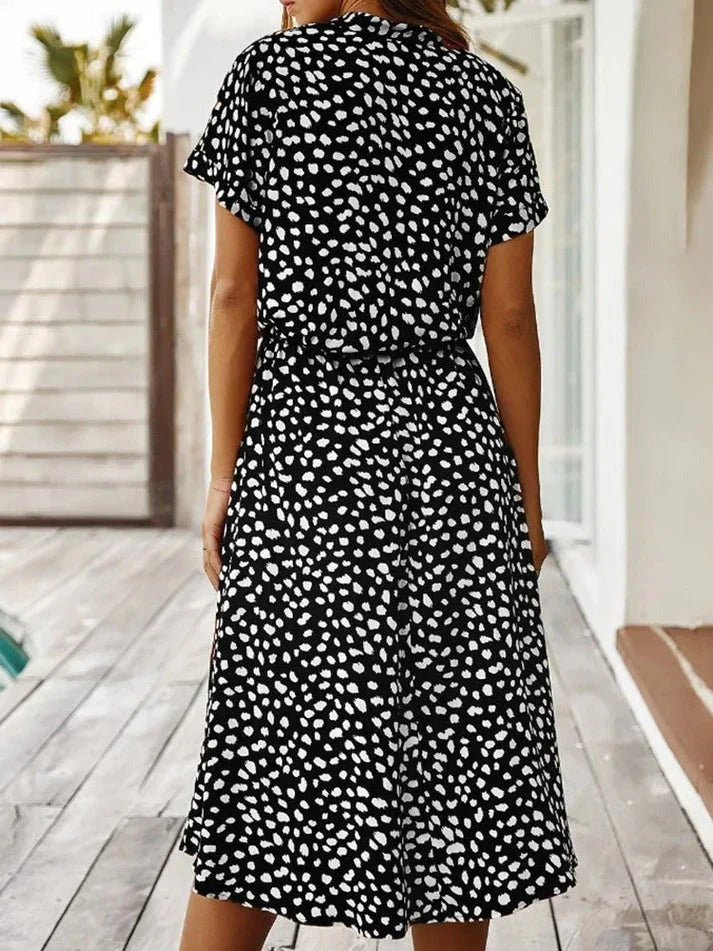 Elarova | Elegantes kurzärmliges Hemdblusenkleid mit Polka Dots und Kordelzug in der Taille