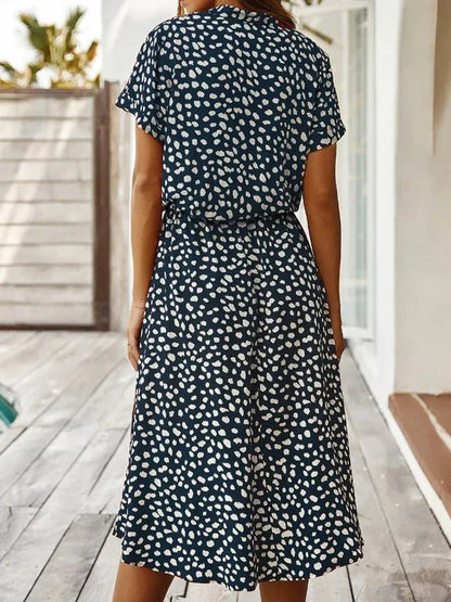 Elarova | Elegantes kurzärmliges Hemdblusenkleid mit Polka Dots und Kordelzug in der Taille