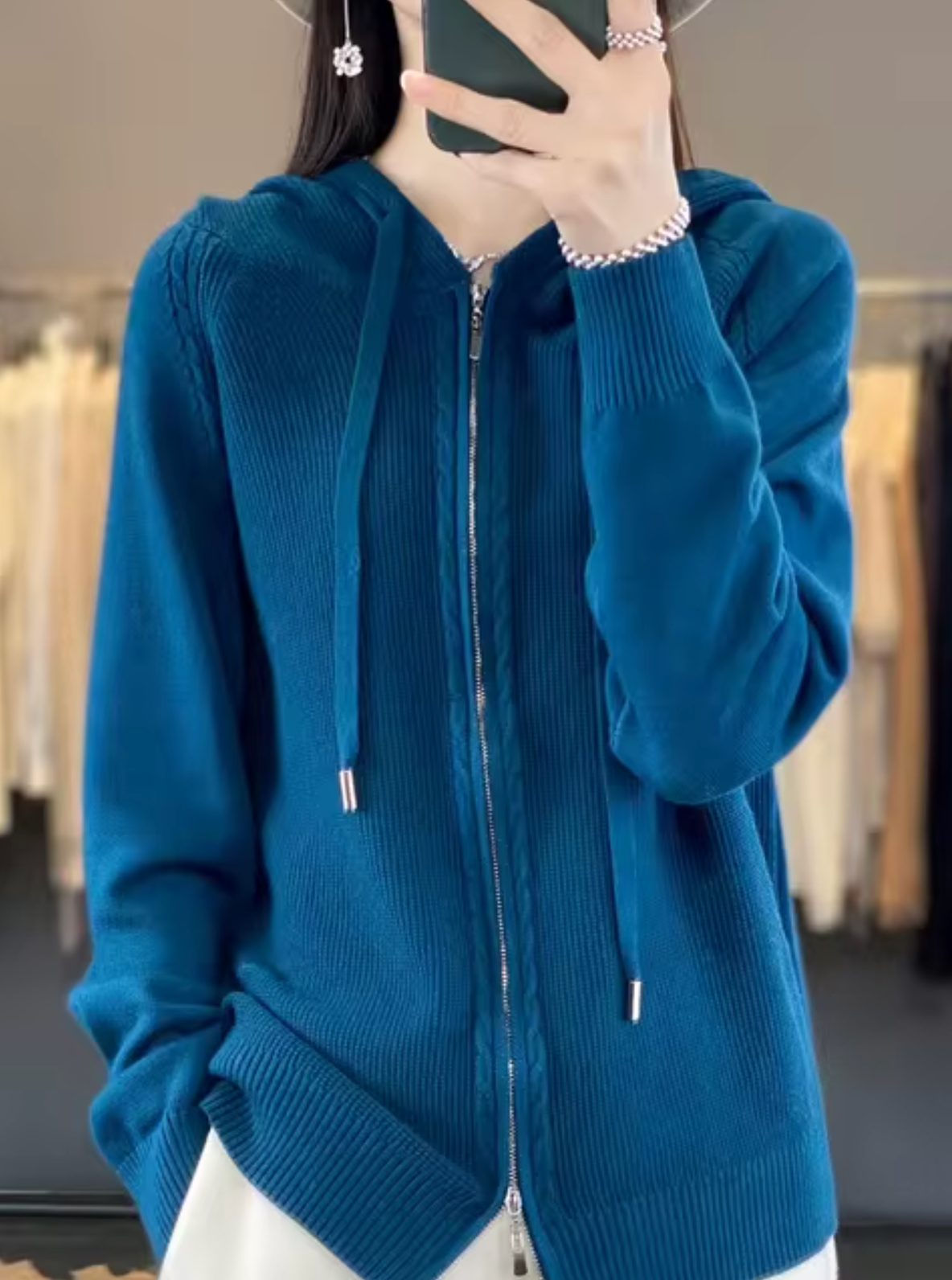 Elarova | Gestrickte Strickjacke mit Kapuze