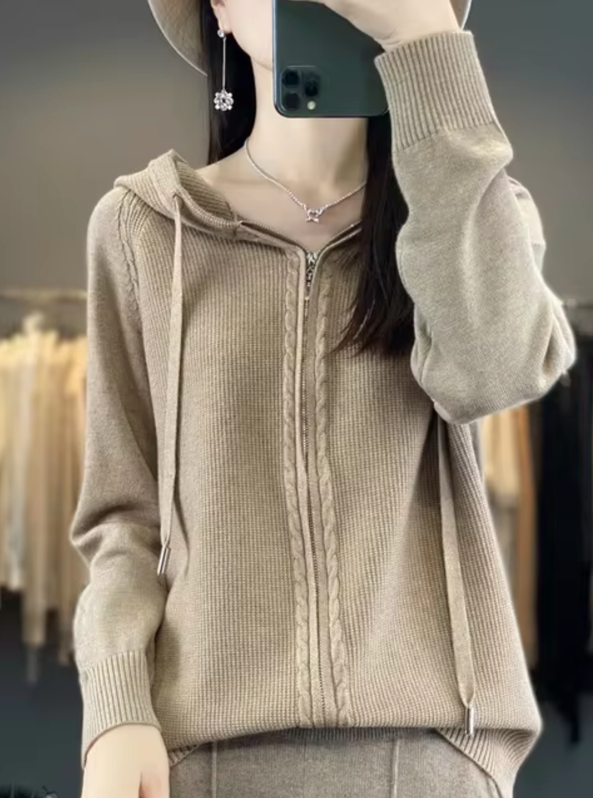 Elarova | Gestrickte Strickjacke mit Kapuze