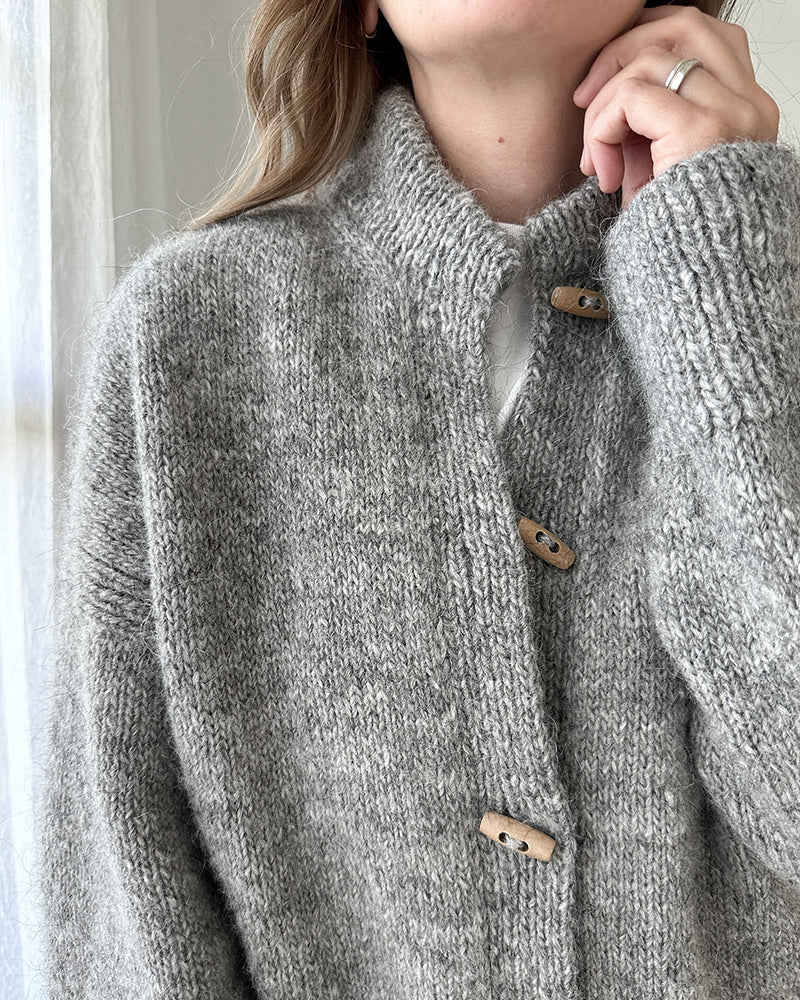 Elarova | Graue Strickjacke mit Knöpfen