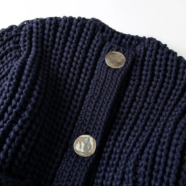 Elarova | GrobstrickStrickjacke mit großen Knöpfen