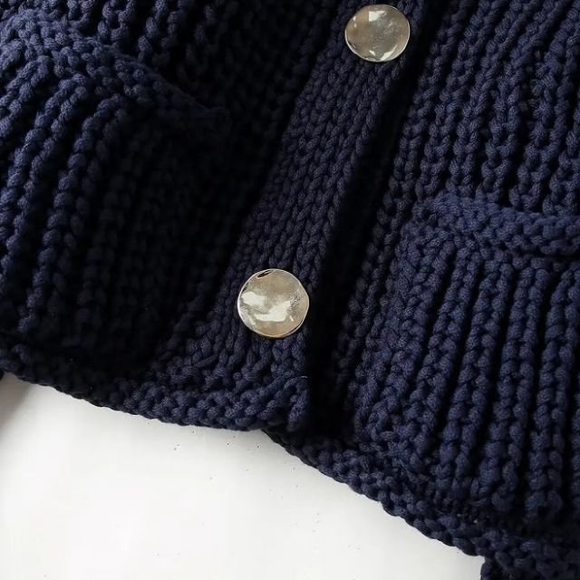 Elarova | GrobstrickStrickjacke mit großen Knöpfen