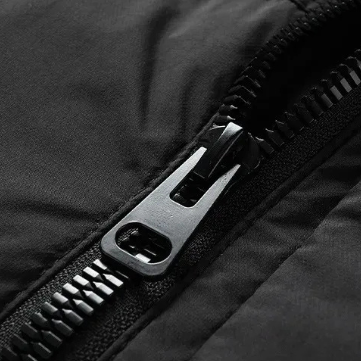 Elarova | Herren-Steppjacke in kastenförmiger, hüftlanger Form