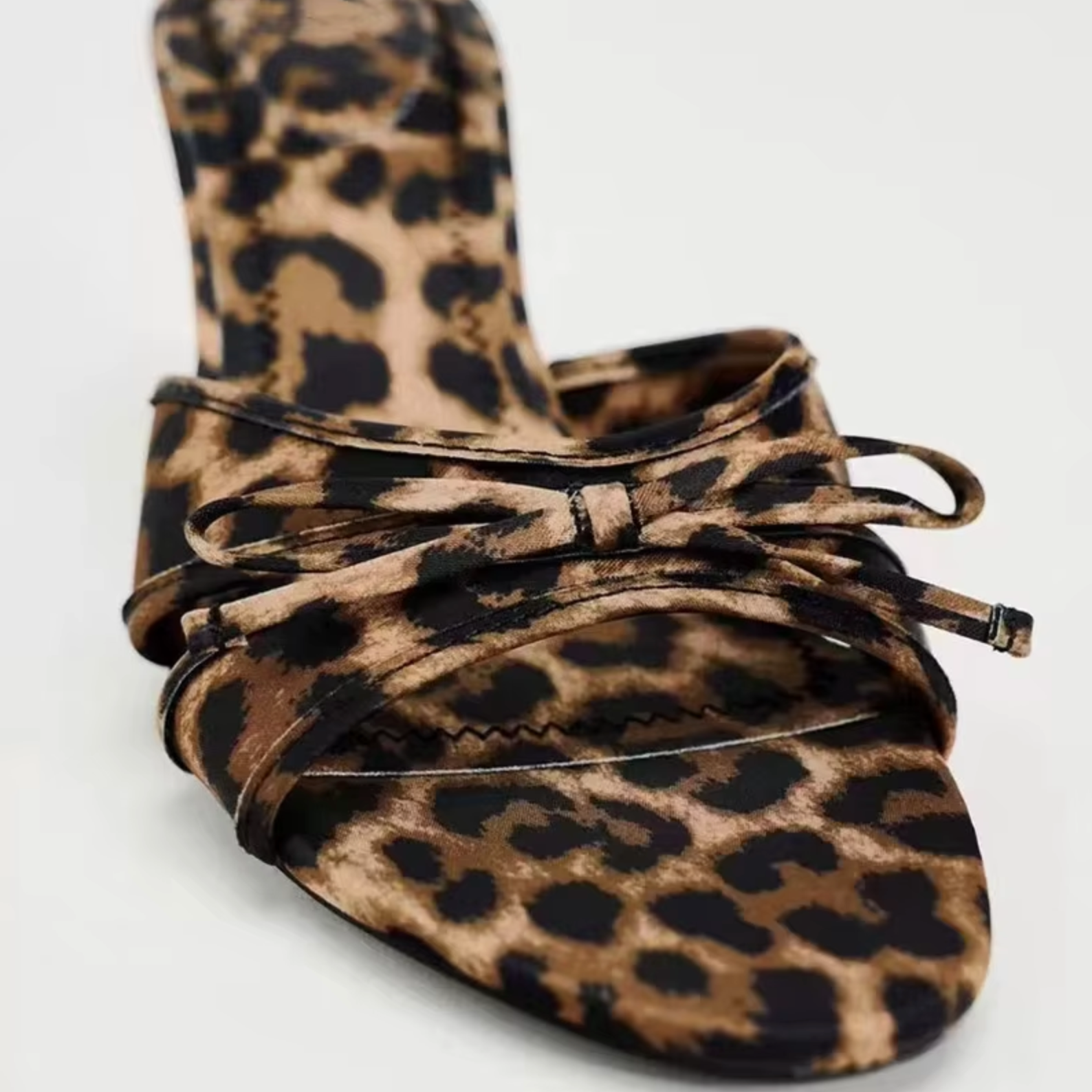 Elarova | High-Heeled Slippers mit Leopardenmuster
