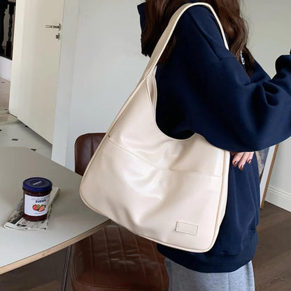 Elarova | HoboUmhängetasche aus Kunstleder Kuriertasche