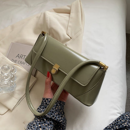 Elarova | Klassische BaguetteSchultertasche im VintageStil
