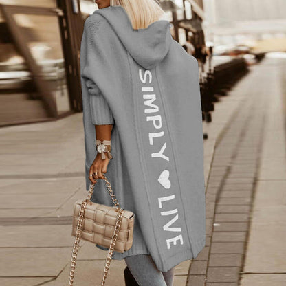 Elarova | Kuscheliger KapuzenKuschelmantel: Damen Strickjacke mit BuchstabenPrint