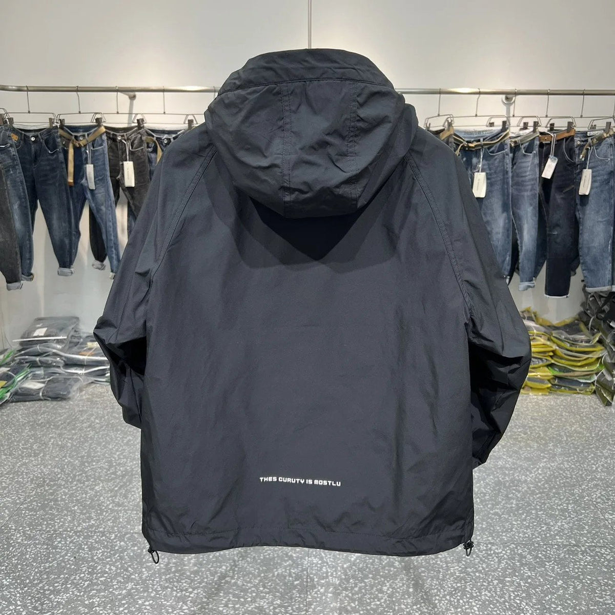 Elarova | Leichter Kapuzen Windbreaker mit halbem Reißverschluss und Tasche