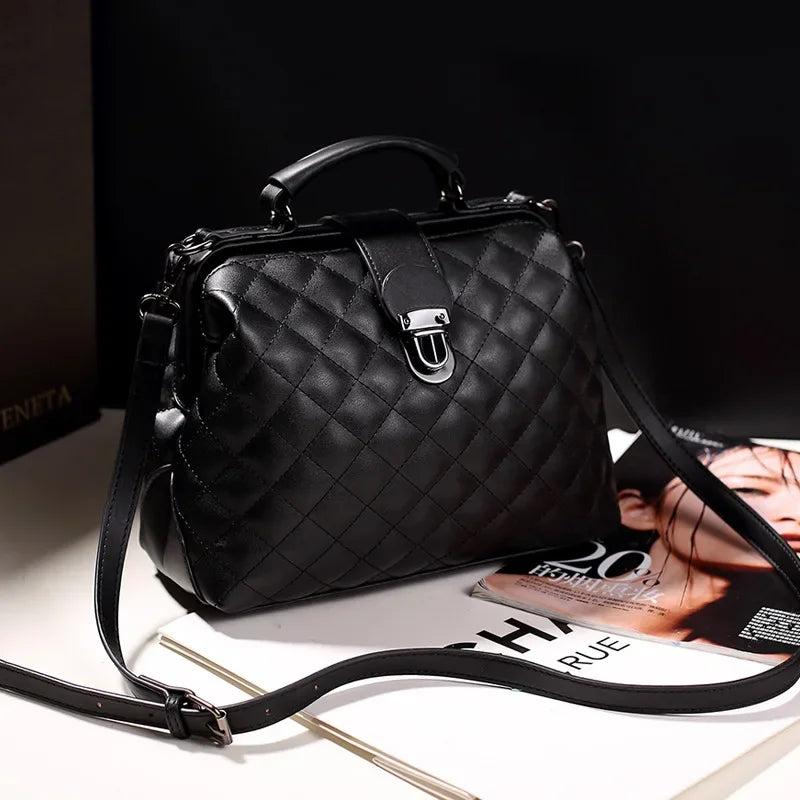 Elarova | Luxuriöse VintageInspirierte Handtasche mit Metallschnalle