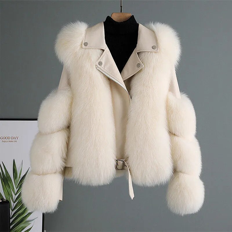 Elarova | Luxuriöse flauschige Winterjacke für Frauen 2024 Style