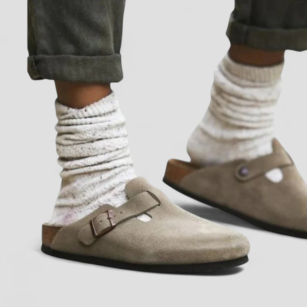 Elarova | Orthopädische Wildlederclogs mit Schnallenriemenfutter